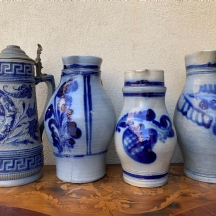 לוט של ארבעה קנקני חרס גרמנים שונים פגמים / סדק