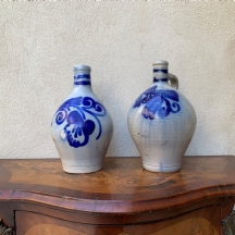 לוט של שני כדים גרמנים ישנים (Beer stein), עשויים חרס מעוטר בזיגוג מלח