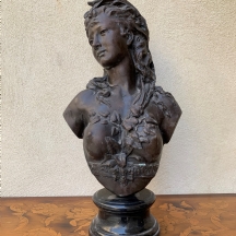 פסל ראש (Bust) עשוי ברונזה על פי מקור מאת: Albert-Ernest Carrier-Belleuse
