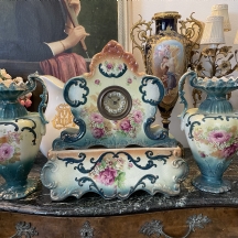 סט גארניטורה (Garniture) אנגלי עתיק (ויקטוריאני) מסוף המאה ה-19