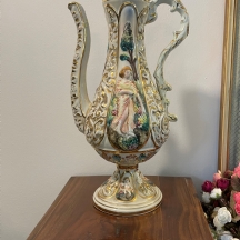 כלי איטלקי ישן וגדול מתוצרת 'קאפודימונטה' (Capodimonte), מכסה תואם, מעוטר וחתום