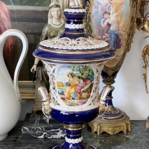 אגרטל איטלקי גדול ומרשים בצורת קמפנה (Campana shaped) ומכסה תואם