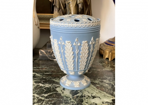כלי חרס אנגלי עתיק מתוצרת: 'וודג'ווד' (Wedgwood) פגם (שבר) לשפה