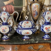 סט גארניטורה (Garniture) איטלקי מרשים הכולל סנטרפיס וזוג אגרטלים