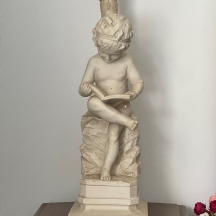 על פי אנטוניו קנובה (Antonio Canova הפסל האיטלקי הידוע 1757-1822) מנורה שולחנית