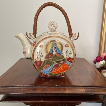 קומקום 'סטסומה' (Satsuma) יפני עתיק לתה מהשליש הראשון של המאה העשרים, עשוי חרס
