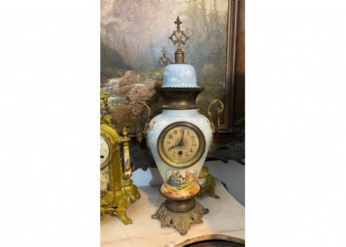 לאספני שעונים עתיקים - שעון קמין צרפתי עתיק ויפה במיוחד מהמאה ה-19