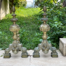 זוג אנדריונס (קישוטים עתיקים לאח Andirons, נקראים גם צ'אנטס - Fireplace Chenets)
