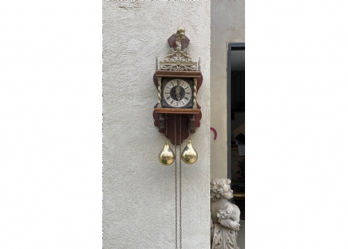 שעון קיר הולנדי ישן בסגנון עתיק, עשוי עץ זכוכית