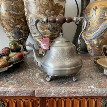 קומקום פיוטר חתום