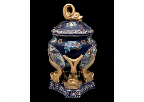 כד סיני עם מכסה