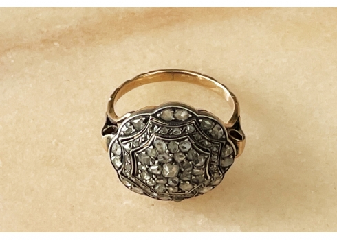 טבעת עתיקה עשויה זהב צהוב 14 קארט וכסף משובצת יהלומים בליטוש 'Rose Cut Diamonds'