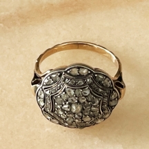 טבעת עתיקה עשויה זהב צהוב 14 קארט וכסף משובצת יהלומים בליטוש 'Rose Cut Diamonds'