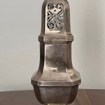 כלי כסף אנגלי לבזיקת אבקת סוכר
