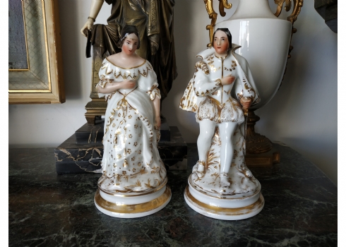 זוג פסלוני פורצלן צרפתיים נדירים מסוג 'Old Paris', בדמות זוג אצילים