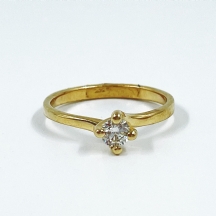 טבעת עשויה זהב צהוב