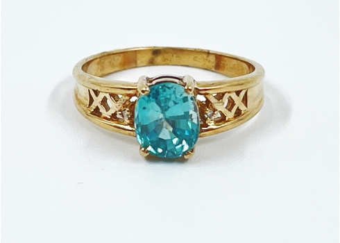 טבעת עשויה זהב צהוב 9 קארט, חתומה, משובצת זירקון טבעי כחול