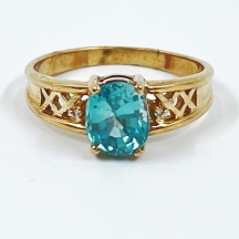 טבעת עשויה זהב צהוב 9 קארט, חתומה, משובצת זירקון טבעי כחול