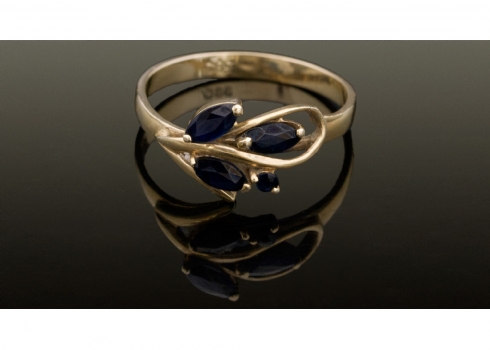 טבעת זהב משובצת ספירים  (3127)