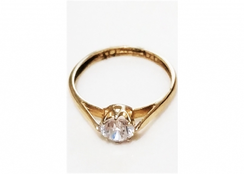 טבעת עשויה זהב צהוב 14 קארט ומשובצת זירקון