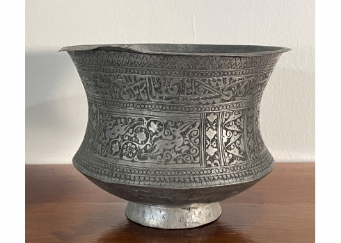 כלי פרסי ישן ויפה מתחילת המאה 20, עשוי נחושת מצופה בדיל, מעוטר עיטורי חריטת יד
