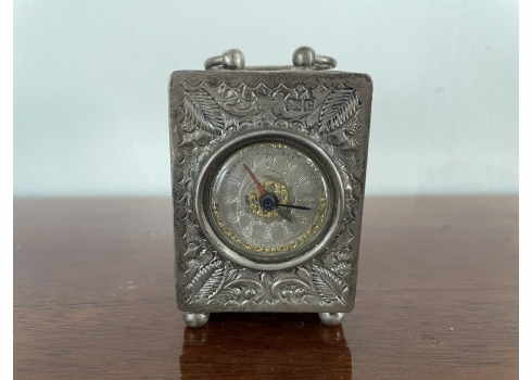לאספני שעונים עתיקים - שעון שולחני אנגלי עתיק עשוי כסף 'סטרלינג' (925)