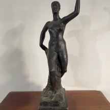 יעקב לוצ'אנסקי (1978-1876) - 'עירום נשי עומדת', פסל ברונזה, חתום
