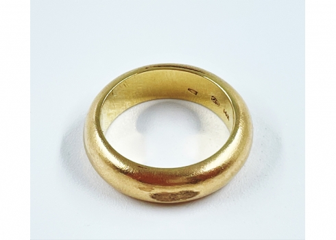 טבעת זהב עשויה הז בצהוב 14 קארט, חתומה, משקל: 5.95 גרם, מידה לפי מוט מדידה מצולם