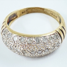 טבעת זהב עשויה זהב צהוב 9 קארט (חתומה) משובצת יהלומים, משקל כולל: 3.76 גרם