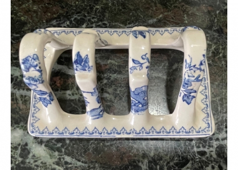 מעמד אנגלי עתיק לצנימים מהתקופה הוויקטוריאנית מתוצרת: 'Mason's'