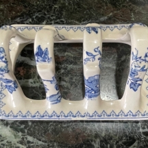 מעמד אנגלי עתיק לצנימים מהתקופה הוויקטוריאנית מתוצרת: 'Mason's'