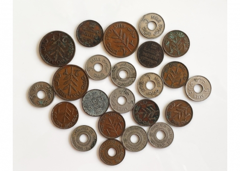 לאספני מטבעות - לוט של מטבעות מתקופת המנדט הבריטי בערכים של: 1. 2, 5 מיל