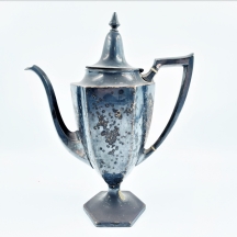קנקן קפה מוכסף עשוי נחושת מצופה כסף, חתום: 'Meriden S. P. Co Internationals Co'