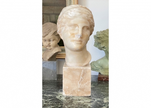 פסל ראש (Bust) עשוי יציקת אבקת שיש פגמים רבים לא מחובר לבסיס (דורש הדבקה של הראש