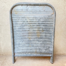 קרש כביסה ישן, עשוי אלומיניום