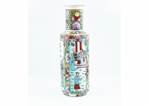 כד סיני ישן בעל צורה גלילית (chinese rouleau vase) מעוטר באמייל פוליכרום בדגם קנ