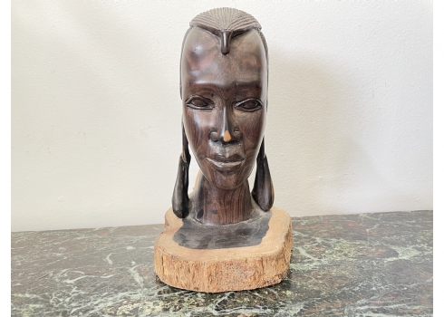 פסל ראש (Bust) אפריקאי, עשוי עץ אבוני (Ebony), מגולף בעבודת יד בדמות אישה