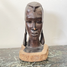 פסל ראש (Bust) אפריקאי, עשוי עץ אבוני (Ebony), מגולף בעבודת יד בדמות אישה