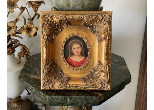 פורטרט 'ילדה בחולצה אדומה'