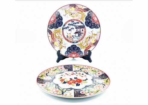 זוג צלחות נוי יפניות, עשויות פורצלן בסגנון אימרי