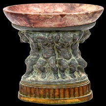 כלי ישן עשוי שיש ומתכת