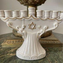 חנוכיה פורצלן ישנה סגנון בוהמי, לא חתומה