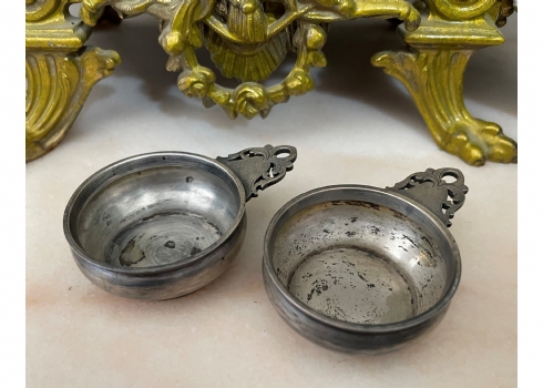 זוג כלי כסף קטנים עשויים כסף 'סטרלינג' (925), מעוצבים ככלים לטעימת יין