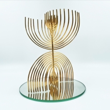 יעקב אגם (Yaacov Agam, נ. 1928) - 'מנורה', פסל קינטי מצופה זהב