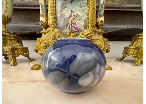 כד פורצלן דני קטן מתוצרת: 'רויאל קופנהגן' Royal Copenhagen', מעוטר ציורי יד