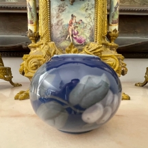 כד פורצלן דני קטן מתוצרת: 'רויאל קופנהגן' Royal Copenhagen', מעוטר ציורי יד