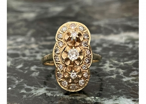 טבעת עתיקה ומרשימה לאישה, עשויה זהב משובצת יהלומים