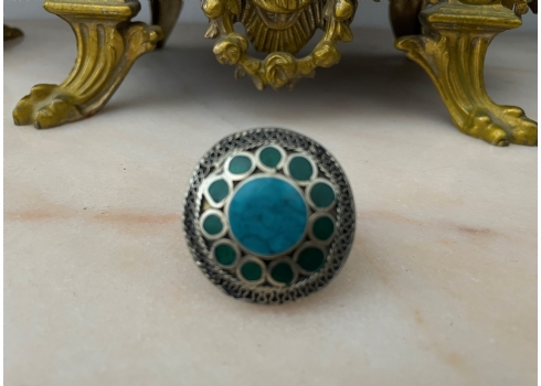 טבעת טורקמנית ישנה עשויה כסף נמוך ואמייל צבעוני, מידת הטבעת על פי צילום על מוט