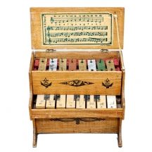 צעצוע צרפתי עתיק מהמאה ה 19 מעוצב כפסנתר