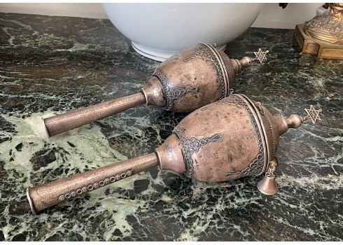 זוג רימונים ישראלים לספר תורה עשויים כסף 'סטרלינג'